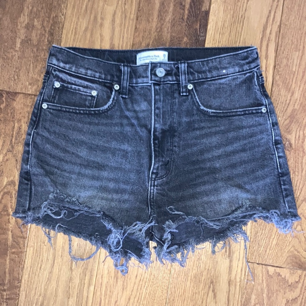 Abercrombie and Fitch the mom short high rise